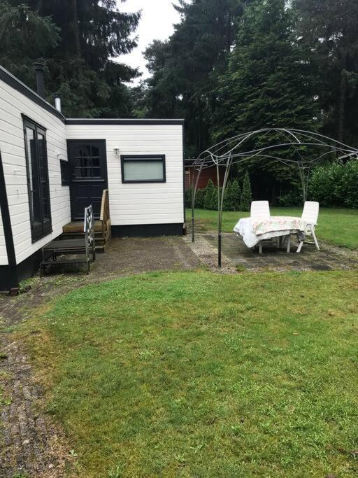 فيلا سْبيرفي Sfeervol Chalet In Drenthe Bij Het Dwingelderveld المظهر الخارجي الصورة